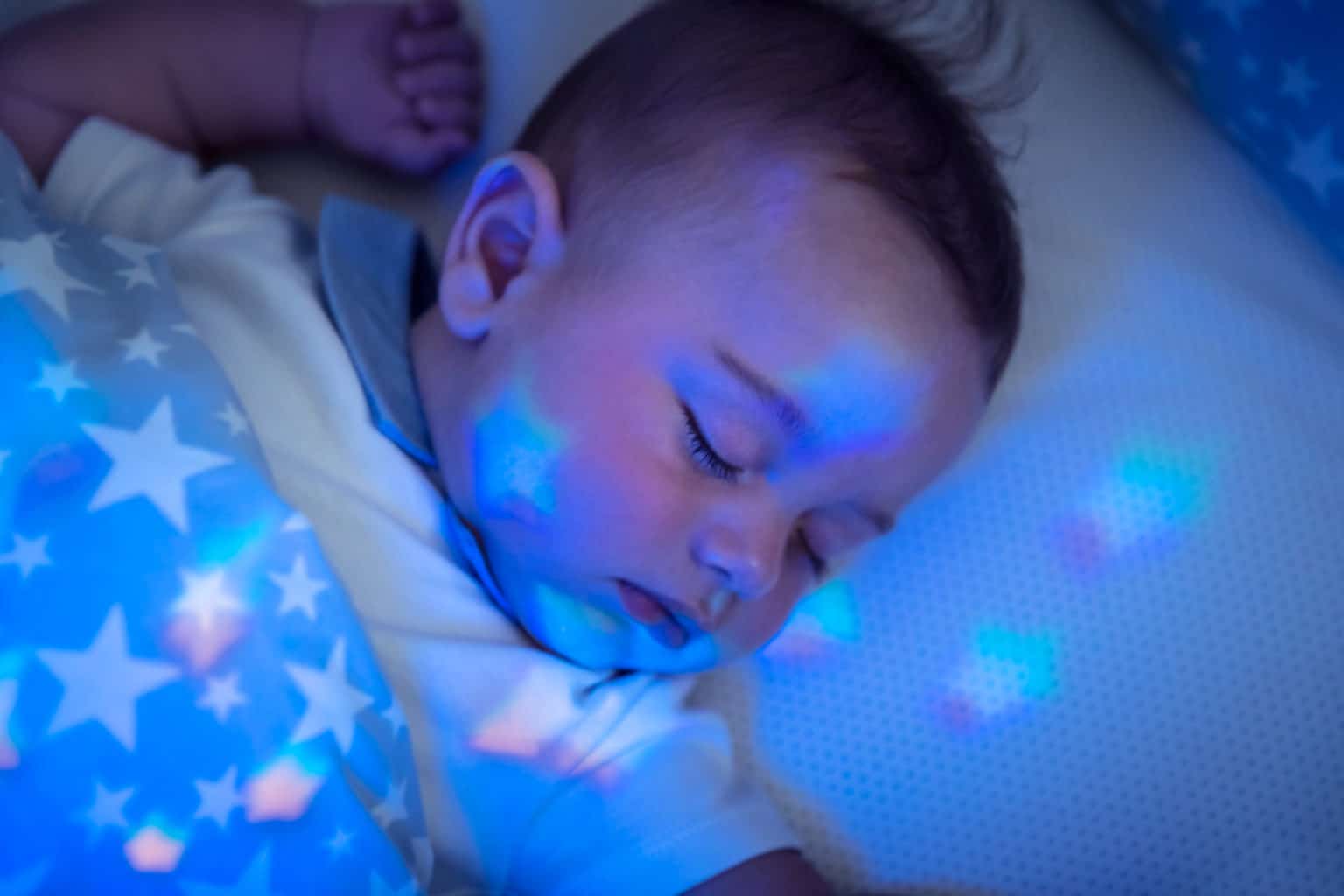 Wann schlafen Babys nachts durch? Schlaf.de