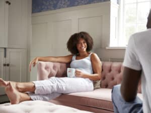 entspannen zusammen trinken Kaffee am Morgen